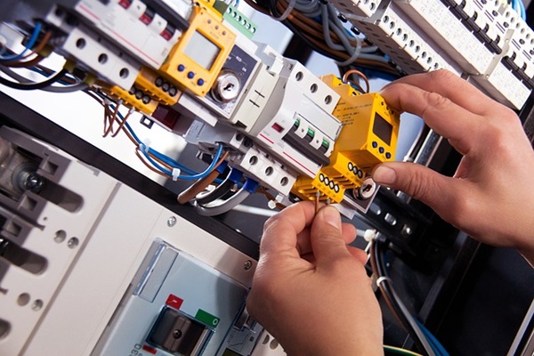 Assistant Electrician 